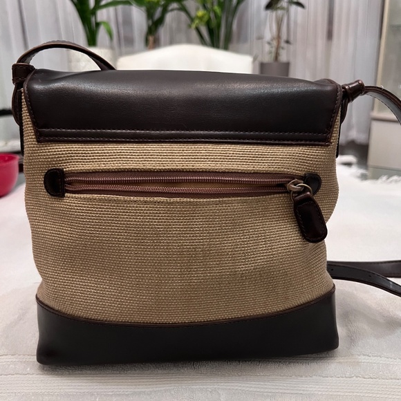 Liz Claiborne Shoulder Bag - Picture 2 of 3